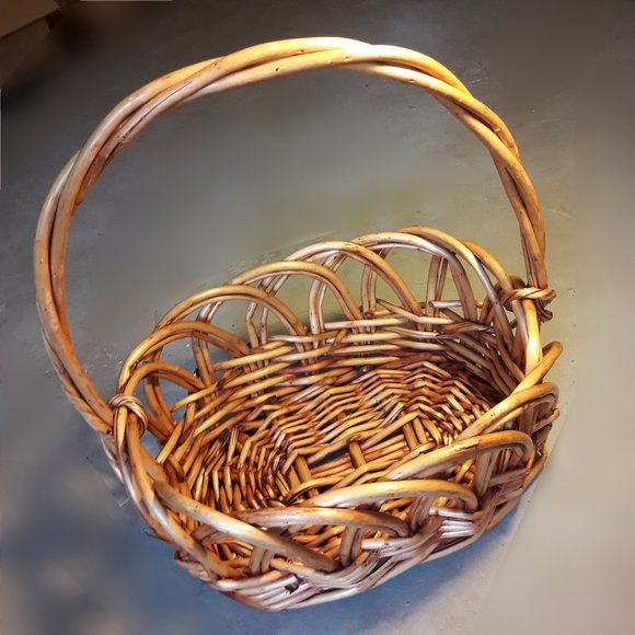 Woven Wicker Basket with Handle Easter Baskets Natural Jute Storage Container - Picture 2 of 4